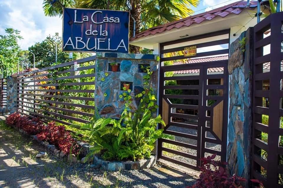 La Casa De La Abuela Villa Sucua Exteriör bild